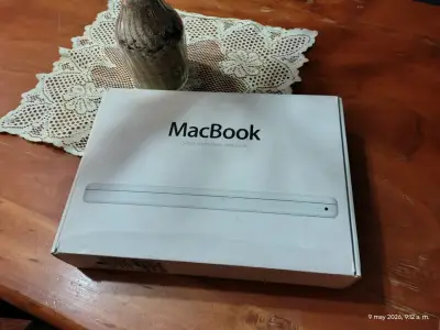Macbook A1181 año 2009 - miniatura 1