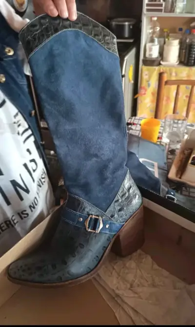 Botas azules - miniatura 1
