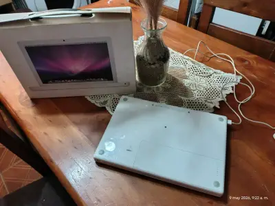 Macbook A1181 año 2009 - miniatura 5