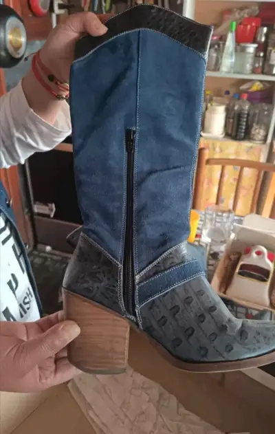 Botas azules - miniatura 3