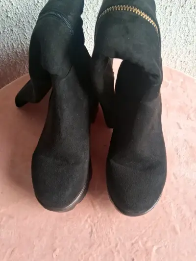 Botas largas, doble cierre, tipo gamuza. Negras - miniatura 1
