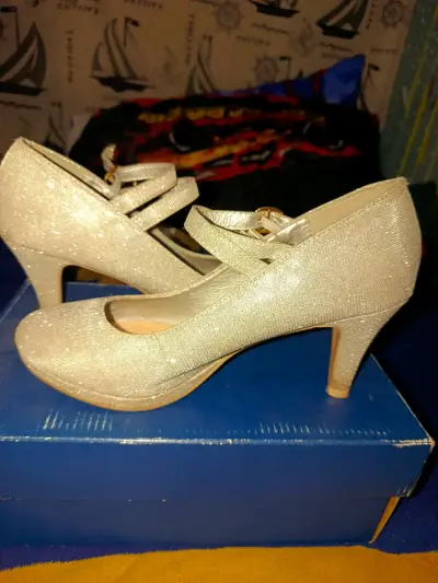 Tacones talla 39 un solo uso - miniatura 1