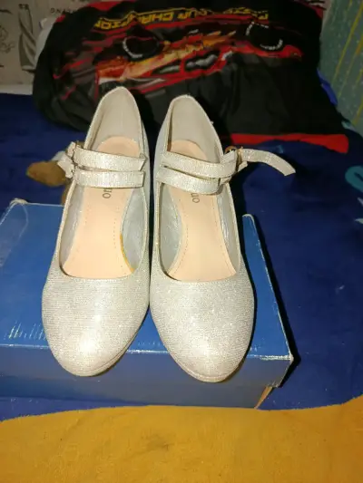 Tacones talla 39 un solo uso - miniatura 2