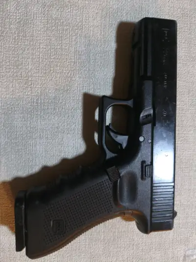 Pistola CO2 usada modelo con licencia Glock - miniatura 1