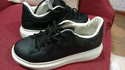 Zapatillas en perfectas condiciones - miniatura 5