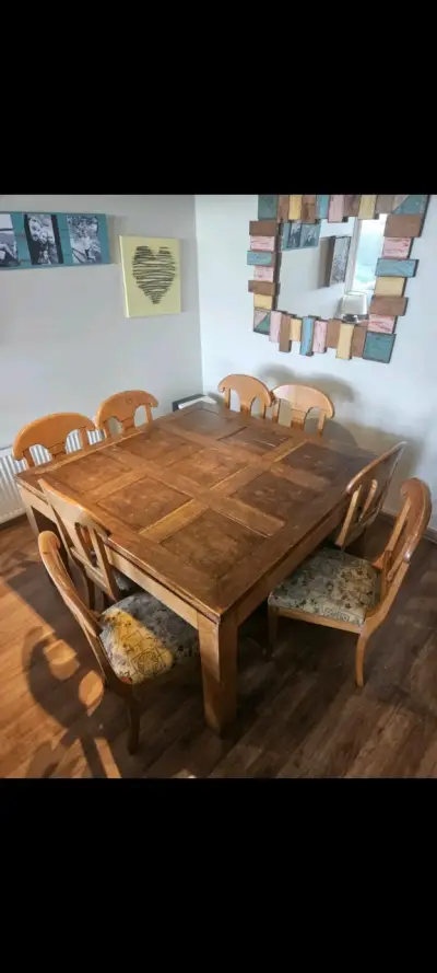 Mesa comedor castaño con 8 sillas y mesa de centro - miniatura 1
