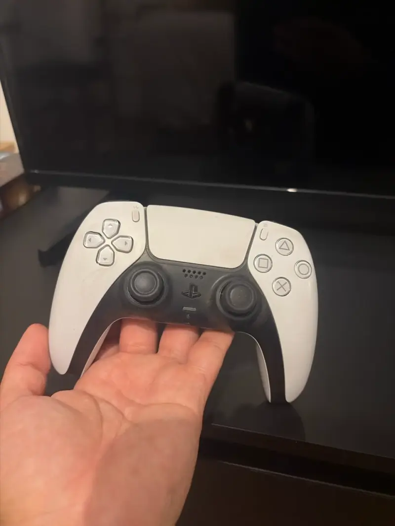 Vendo play 5 sin detalles y en caja de 1 tera - 3