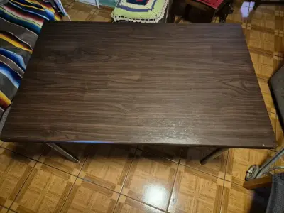 Comedor más cuatro sillas. - miniatura 2