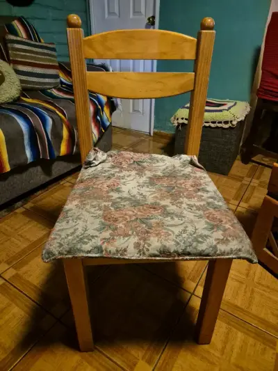 Comedor más cuatro sillas. - miniatura 5