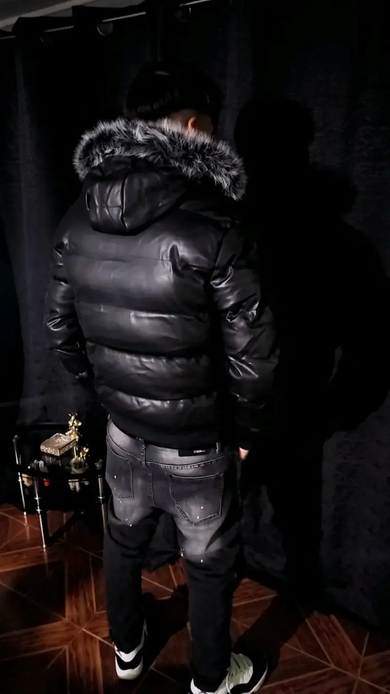 Vendo chaqueta con gorro desmontable eco cuero - 3