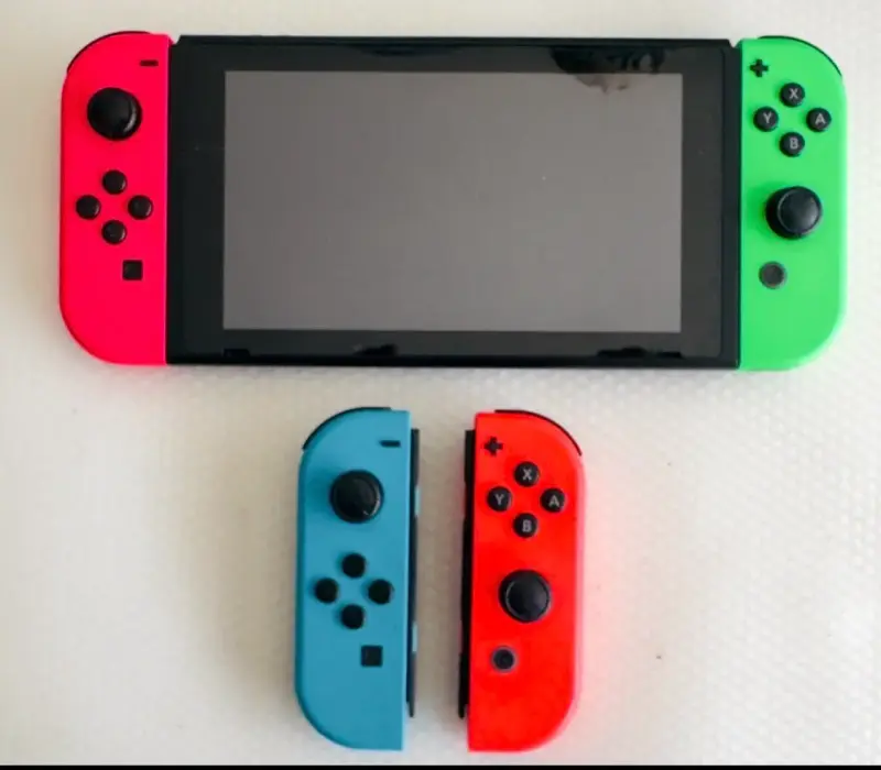 Nintendo Switch - 1