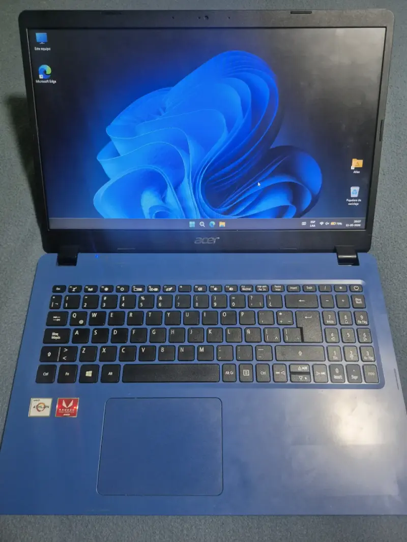 Permuto/Vendo notebook/laptop gama baja/media - 1