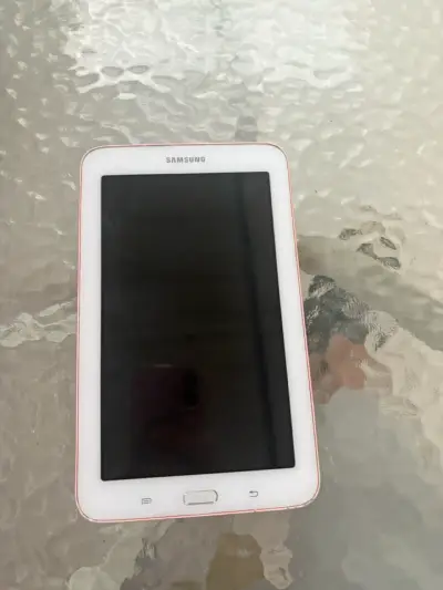 Tablet rosada Samsung - miniatura 1