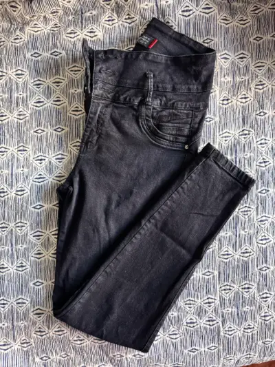 Jeans mossimo negro - miniatura 3