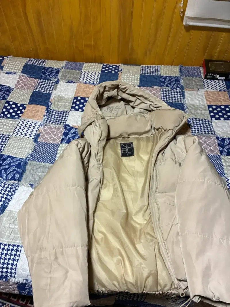 Carcasa iPhone 15 chaqueta verde y chaqueta piel - 6