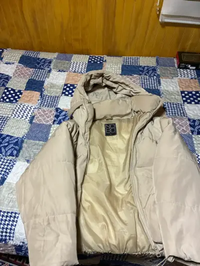 Carcasa iPhone 15 chaqueta verde y chaqueta piel - miniatura 6