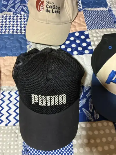 Gorros de marca pumas y Jordan - miniatura 2