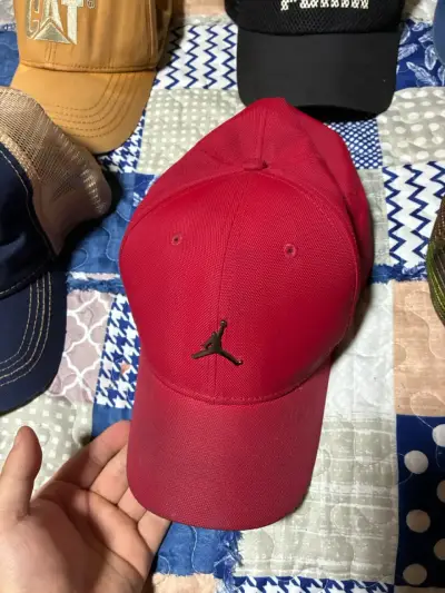 Gorros de marca pumas y Jordan - miniatura 4