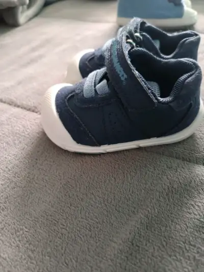 Ropa niño y zapatillas - miniatura 1