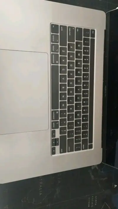 MacBook pro i7  del 2019 - miniatura 3