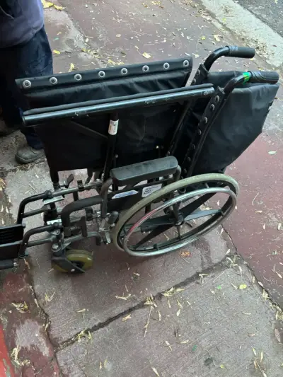 Silla de rueda bariatríca - miniatura 1