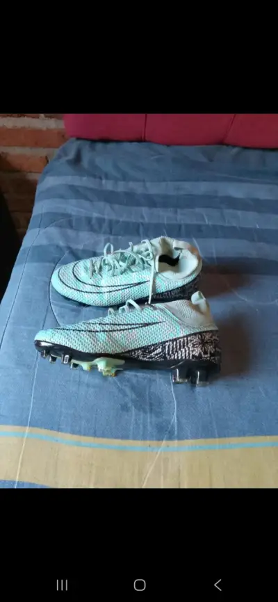 Zapatos de futbol - miniatura 1
