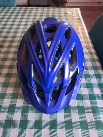 Casco y zapatillas - miniatura 3