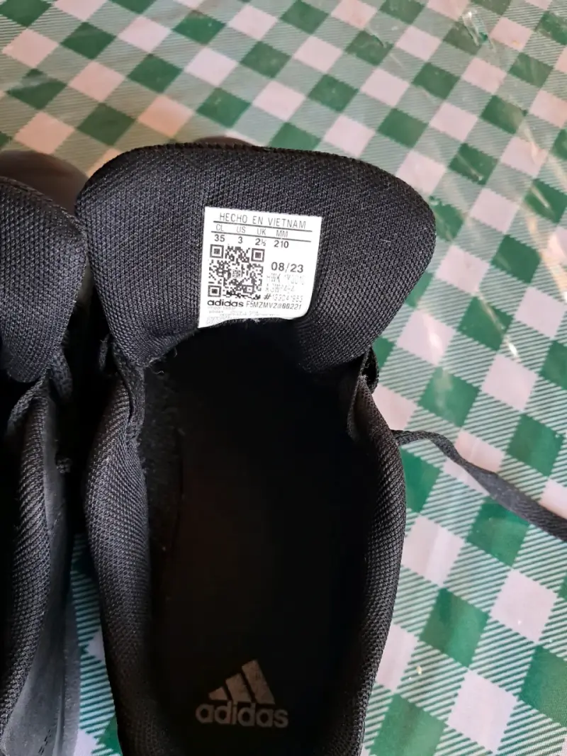 Casco y zapatillas - 5