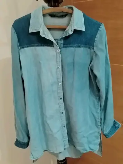 Blusa camisera denim  talla M marca Zara - miniatura 1