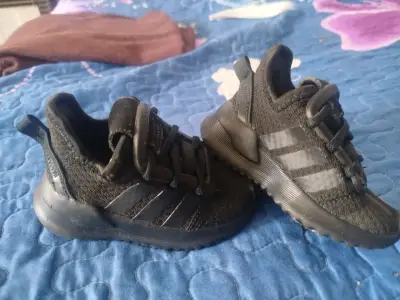 Zapatillas bebe Adidas talla 19 - miniatura 2