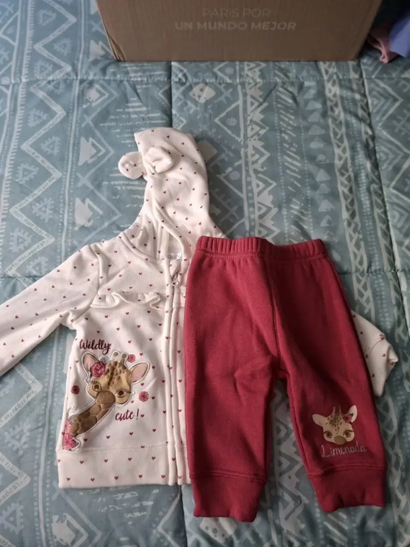 Conjunto buzo 9 meses
