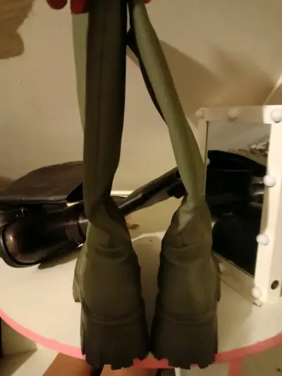 Botas número 40 como nueva son verde militar - miniatura 2