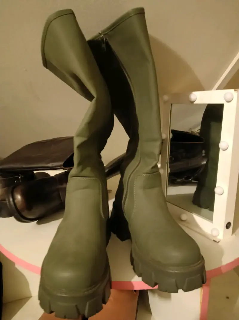 Botas número 40 como nueva son verde militar - 3