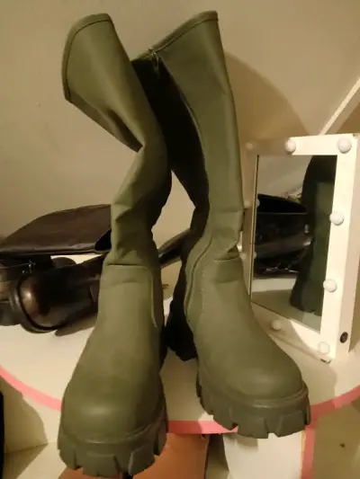 Botas número 40 como nueva son verde militar - miniatura 3