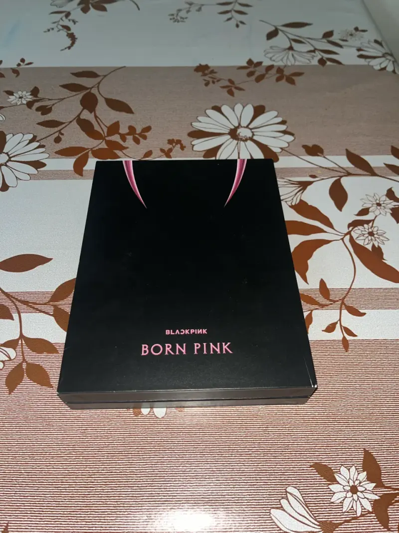 Blackpink album Born Pink ver. negra - 1