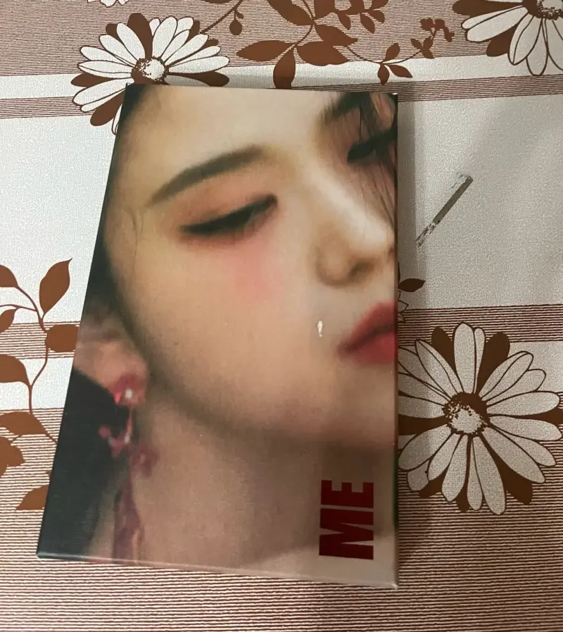 Jisoo Album Me - 4
