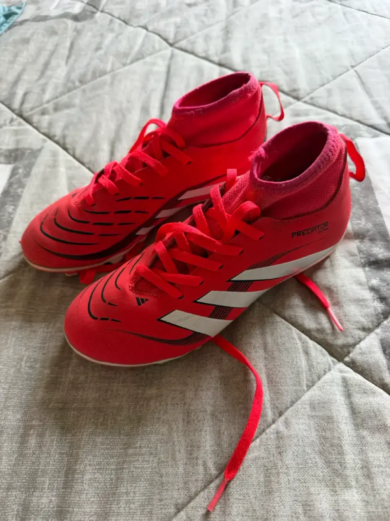 Dos pares de zapatillas de futbol Adidas - 1