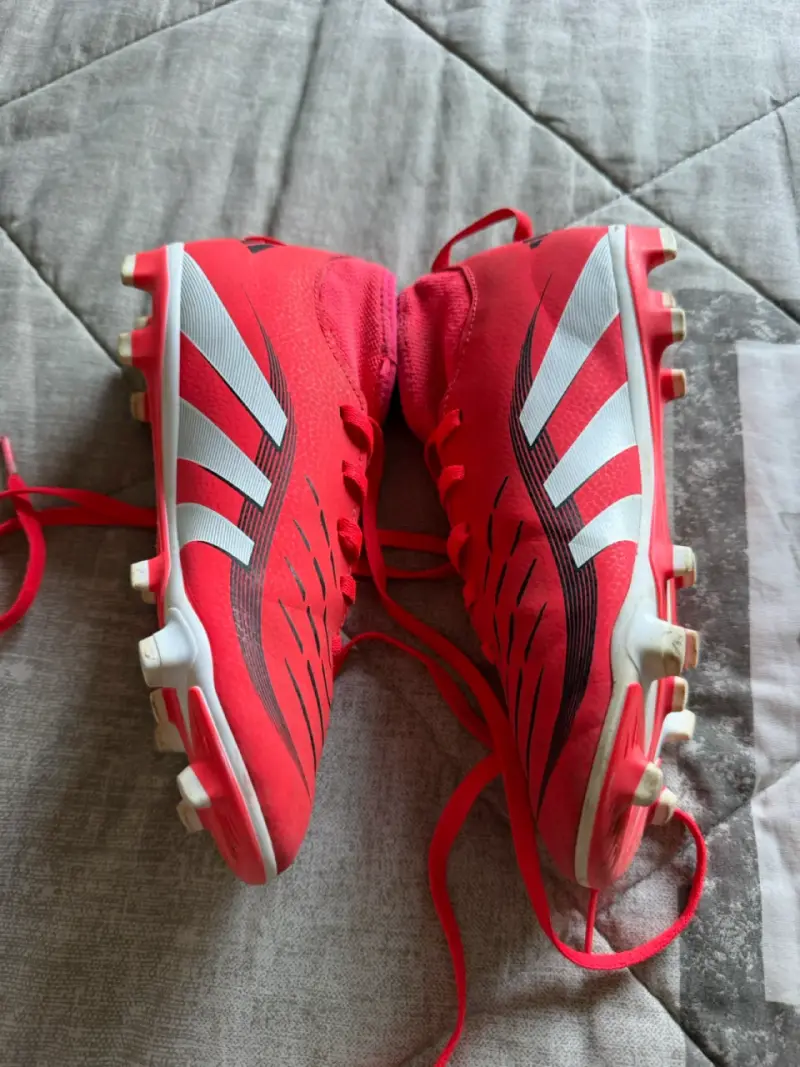 Dos pares de zapatillas de futbol Adidas - 2