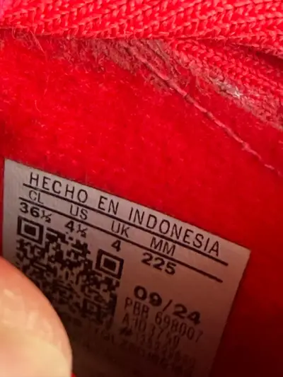 Dos pares de zapatillas de futbol Adidas - miniatura 4
