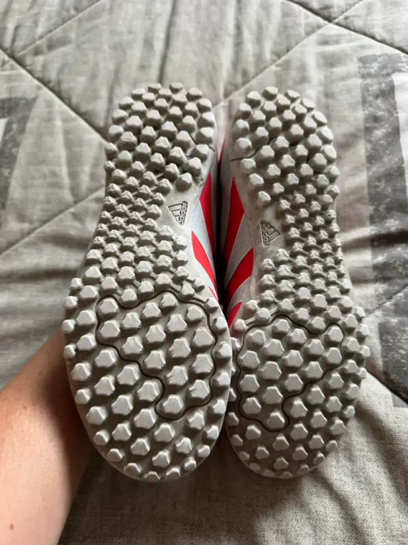 Dos pares de zapatillas de futbol Adidas - 6