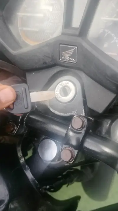 Honda twister 125 - miniatura 2