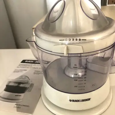 Exprimidor de jugos cítricos -Black&Decker - miniatura 2