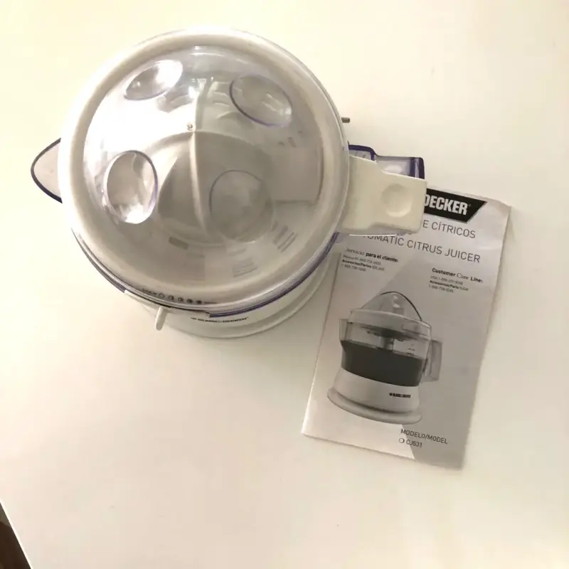 Exprimidor de jugos cítricos -Black&Decker - 3