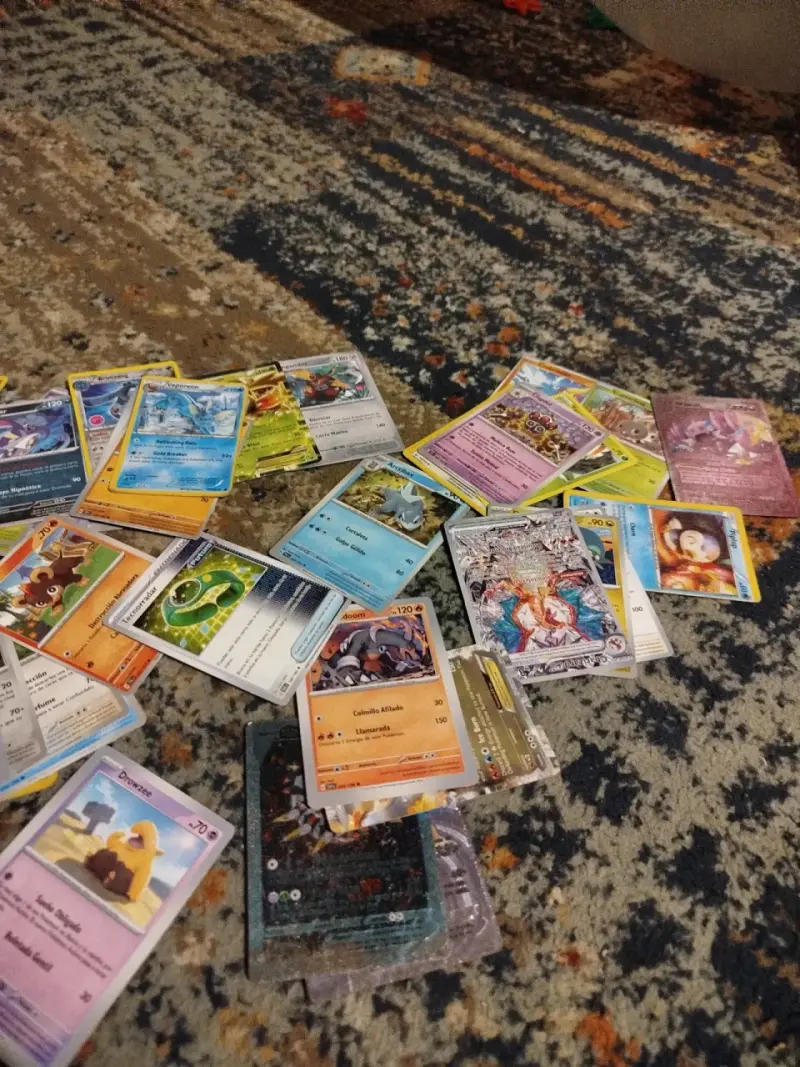 Venta de cartas y figuras - 1