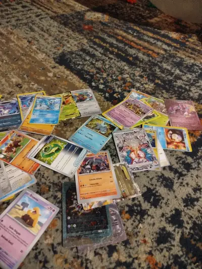 Venta de cartas y figuras - miniatura 1