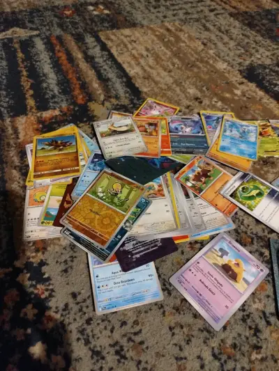 Venta de cartas y figuras - miniatura 2