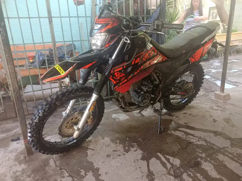 Moto UM DSR X2 230cc - 1