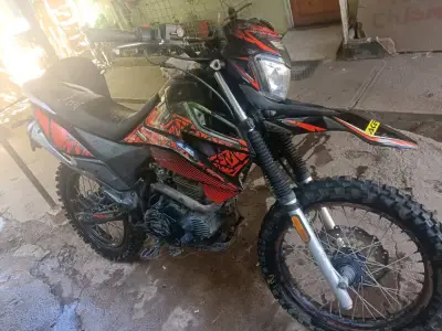 Moto UM DSR X2 230cc - miniatura 3