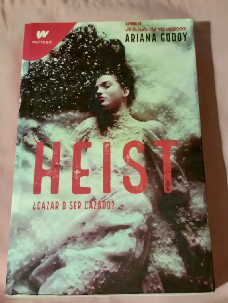 Libro Heist de Ariana Godoy Tabla Blanda - 1