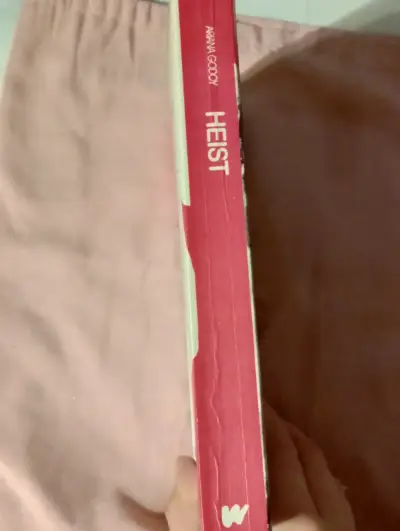 Libro Heist de Ariana Godoy Tabla Blanda - miniatura 3